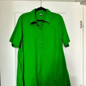 Cute green dress with pockets.